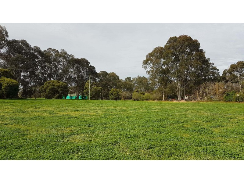 83 Smith Street, Oxley VIC 3678