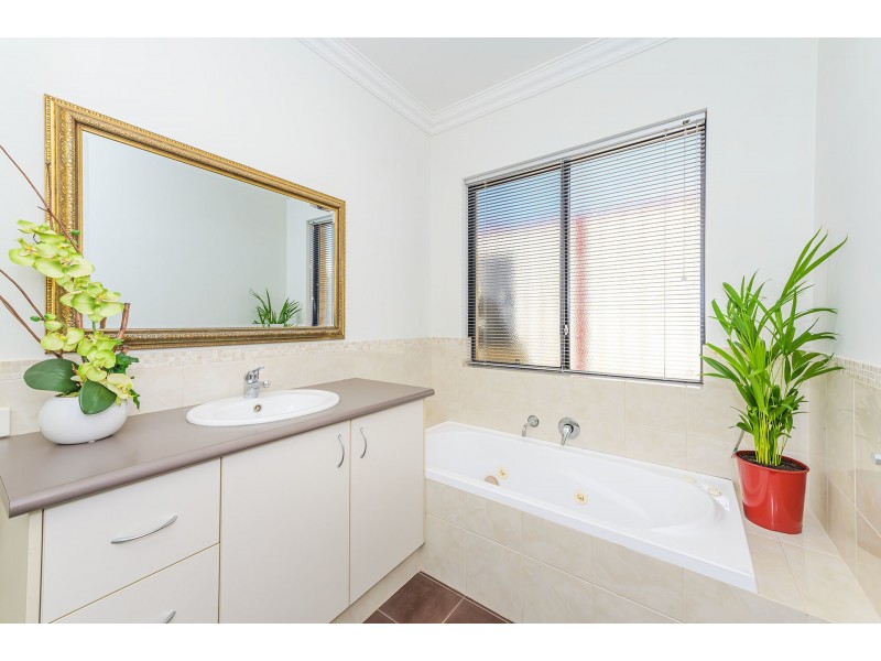 12 Denver Avenue, Madeley WA 6065