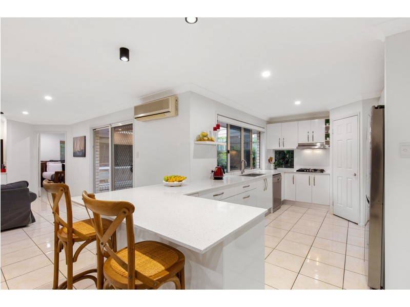 13 Aspen Street, Carindale QLD 4152