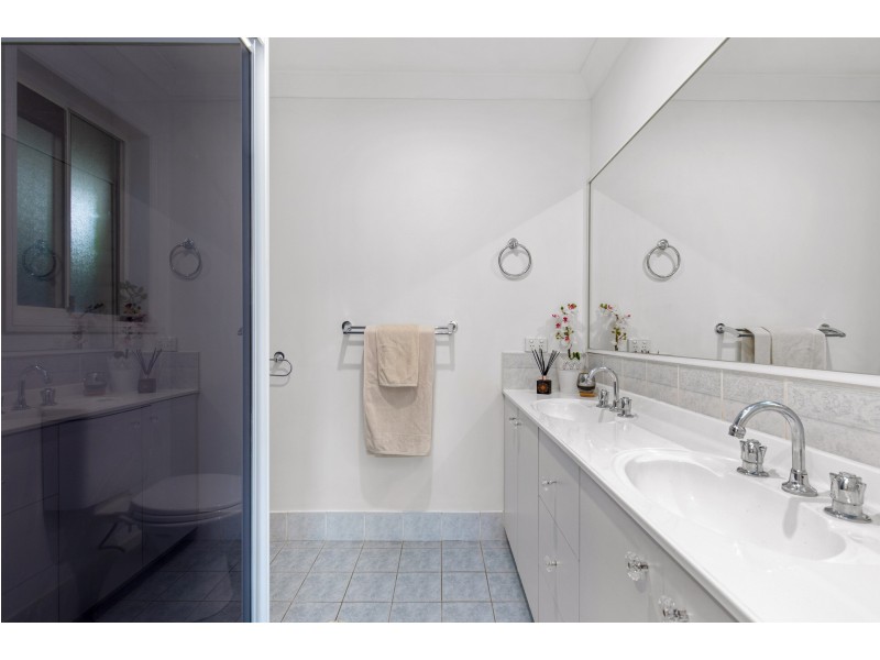 13 Aspen Street, Carindale QLD 4152