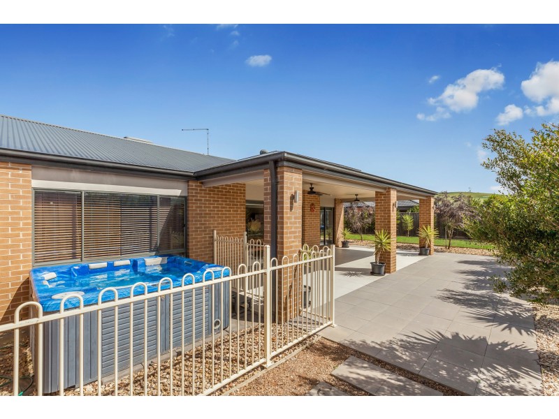64 Wallara Waters Boulevard, Wallan VIC 3756
