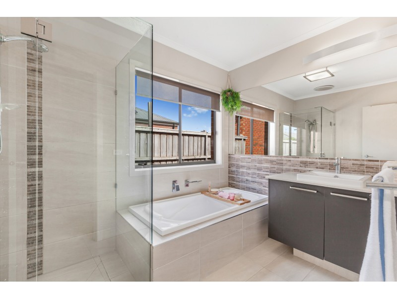 64 Wallara Waters Boulevard, Wallan VIC 3756