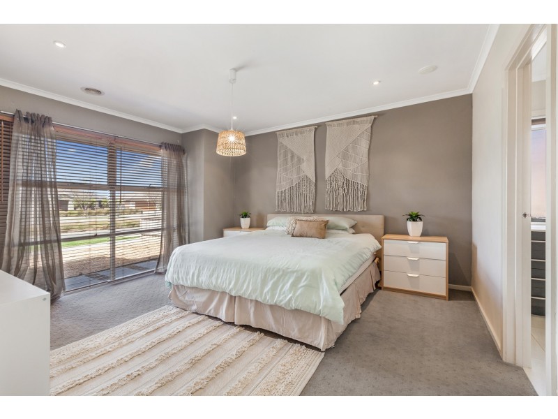 64 Wallara Waters Boulevard, Wallan VIC 3756