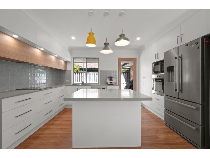 33 Pristine Court, Varsity Lakes QLD 4227
