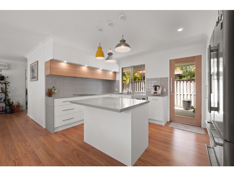 33 Pristine Court, Varsity Lakes QLD 4227