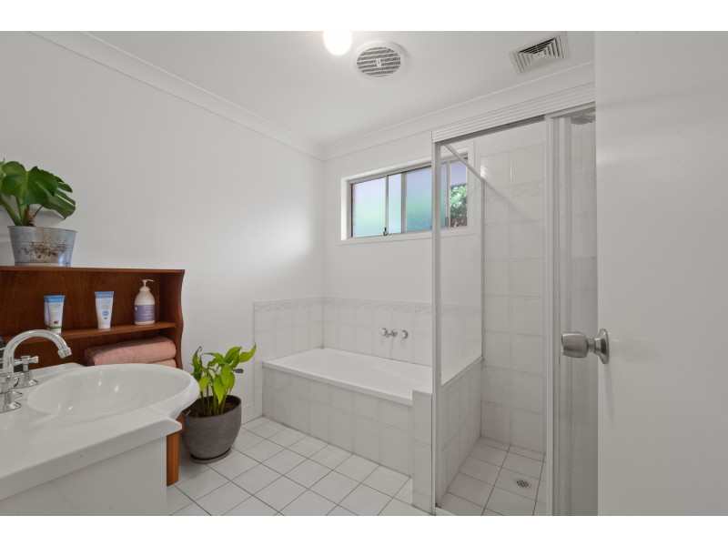 33 Pristine Court, Varsity Lakes QLD 4227