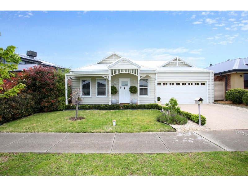 52 Riverstone Boulevard, Clyde North VIC 3978