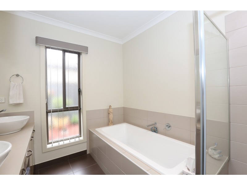 63 Huntington Drive, Craigieburn VIC 3064