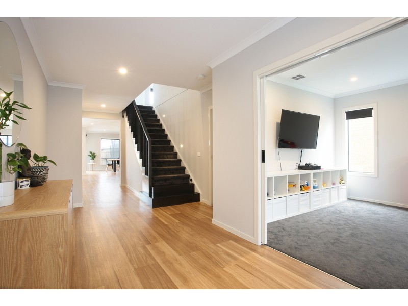 3 Chestnut Avenue, Clyde VIC 3978