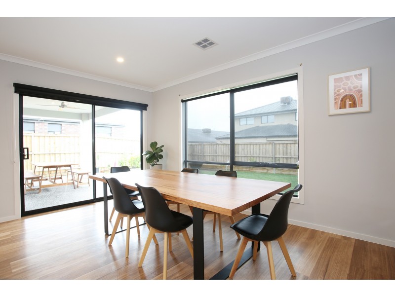 3 Chestnut Avenue, Clyde VIC 3978