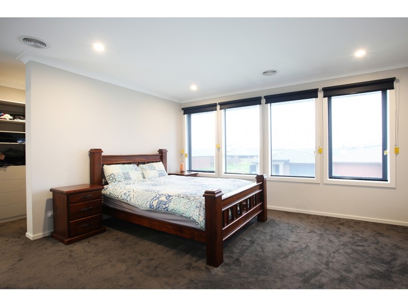 3 Chestnut Avenue, Clyde VIC 3978