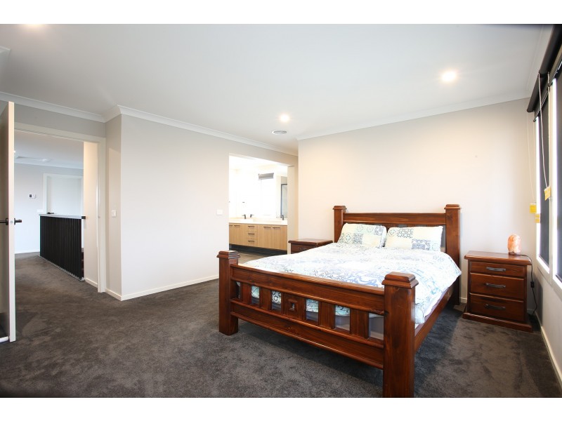 3 Chestnut Avenue, Clyde VIC 3978