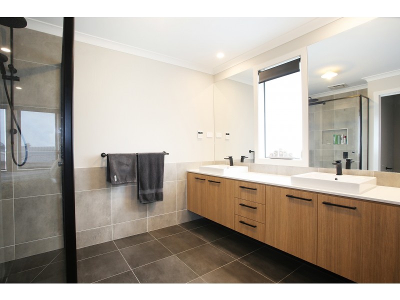 3 Chestnut Avenue, Clyde VIC 3978