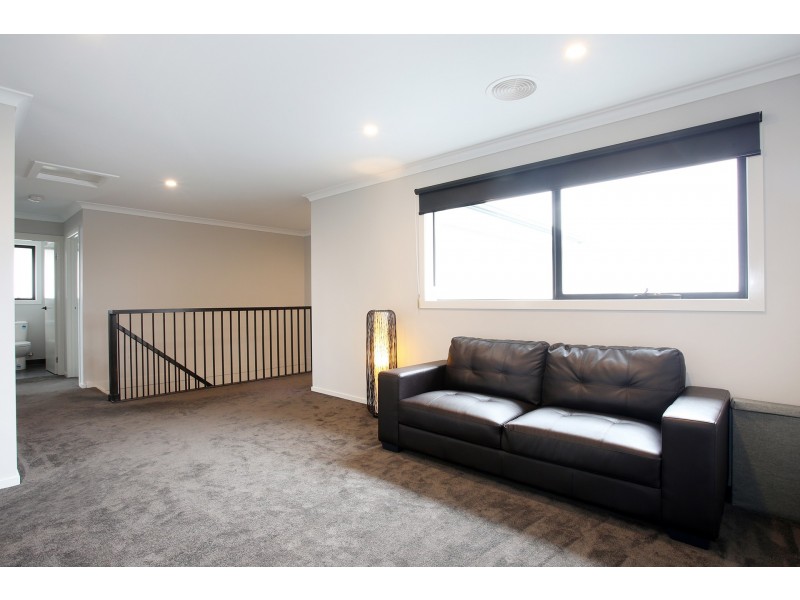 3 Chestnut Avenue, Clyde VIC 3978