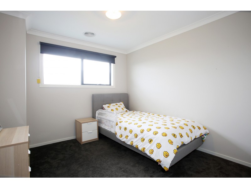 3 Chestnut Avenue, Clyde VIC 3978