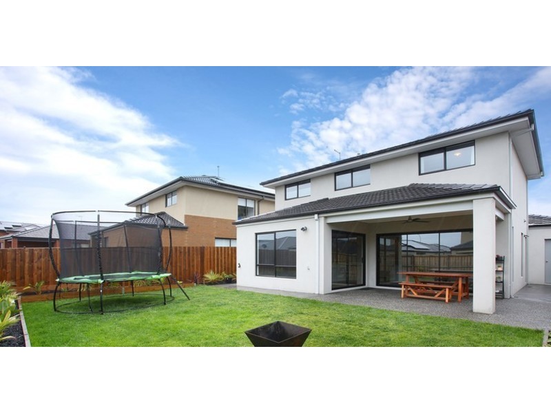 3 Chestnut Avenue, Clyde VIC 3978