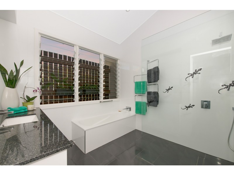 2 Orana Court, Castle Hill QLD 4810