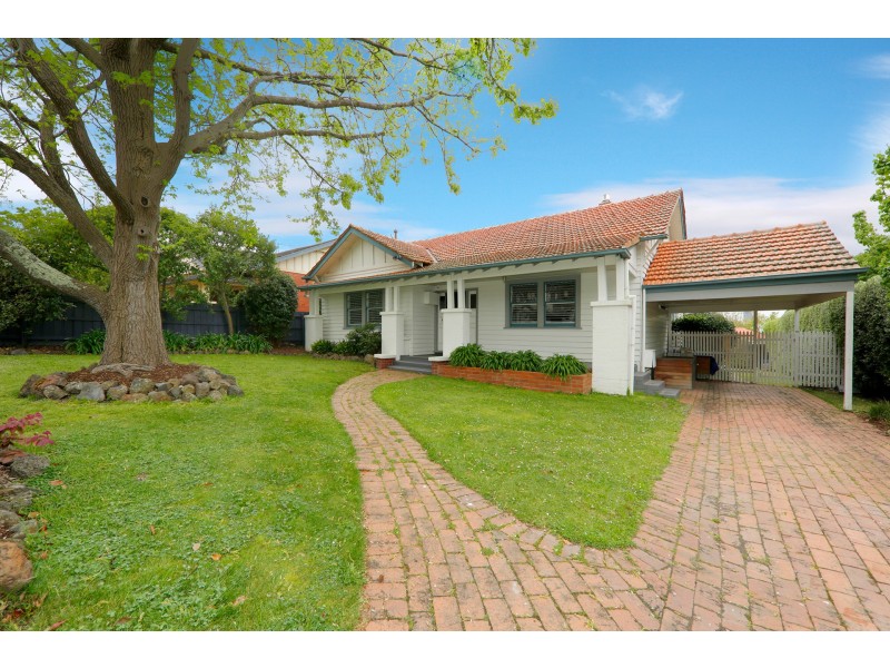 2 Smythe Avenue, Mont Albert VIC 3127