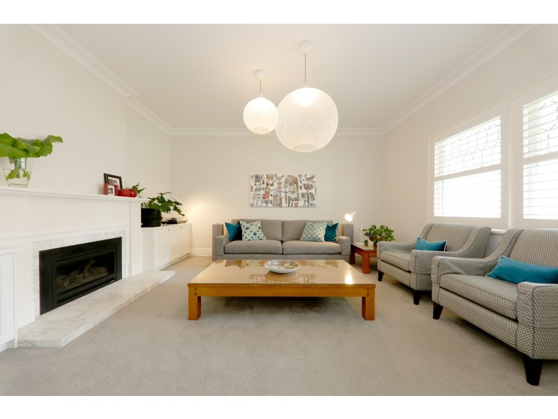 2 Smythe Avenue, Mont Albert VIC 3127