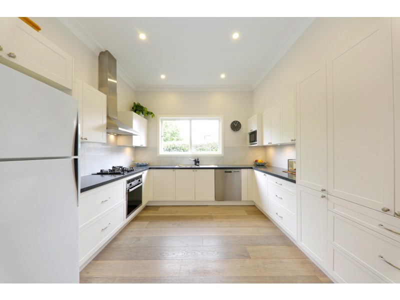 2 Smythe Avenue, Mont Albert VIC 3127