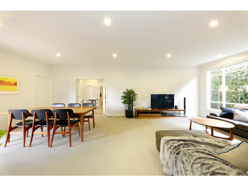 2 Smythe Avenue, Mont Albert VIC 3127