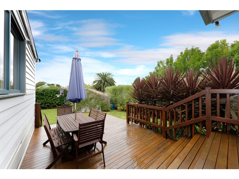 2 Smythe Avenue, Mont Albert VIC 3127