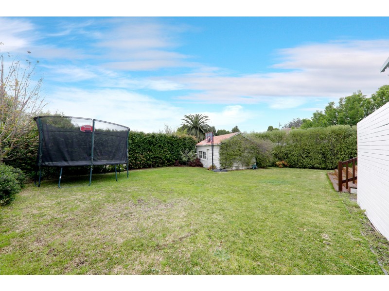 2 Smythe Avenue, Mont Albert VIC 3127