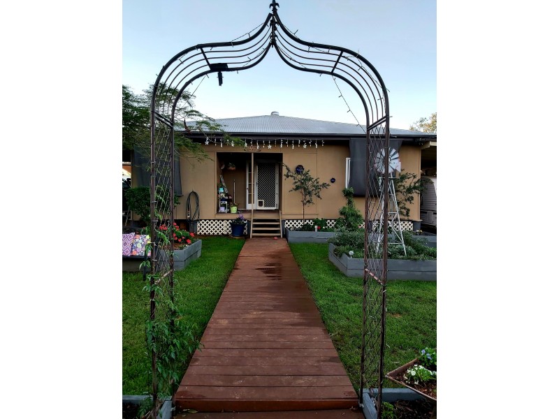 28 Douglass Street, Clermont QLD 4721