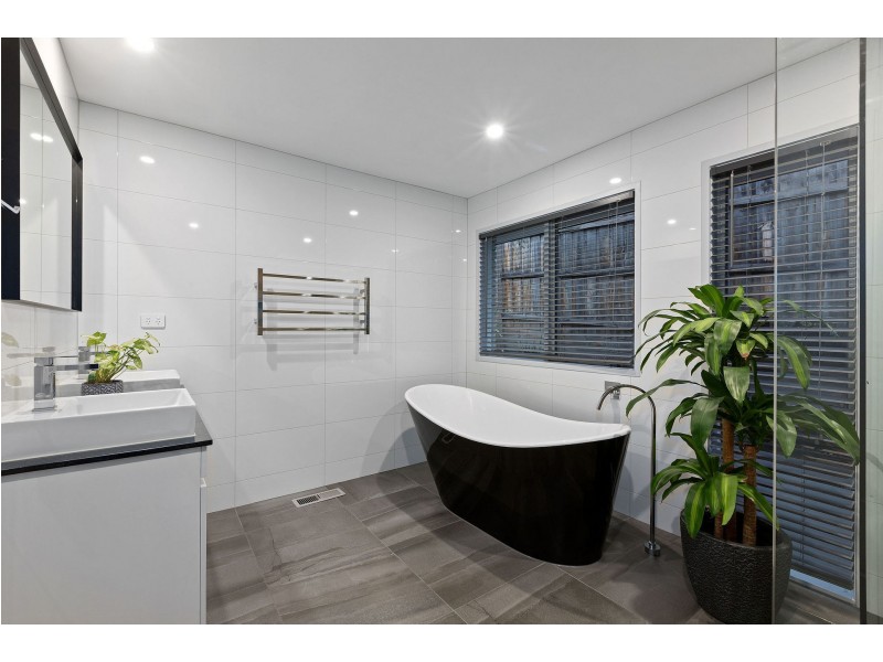 7 Upland Court, Eltham North VIC 3095