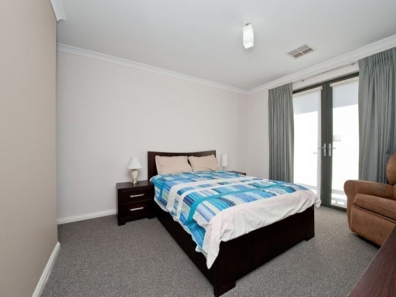 1/334 Fulham Street, Cloverdale WA 6105