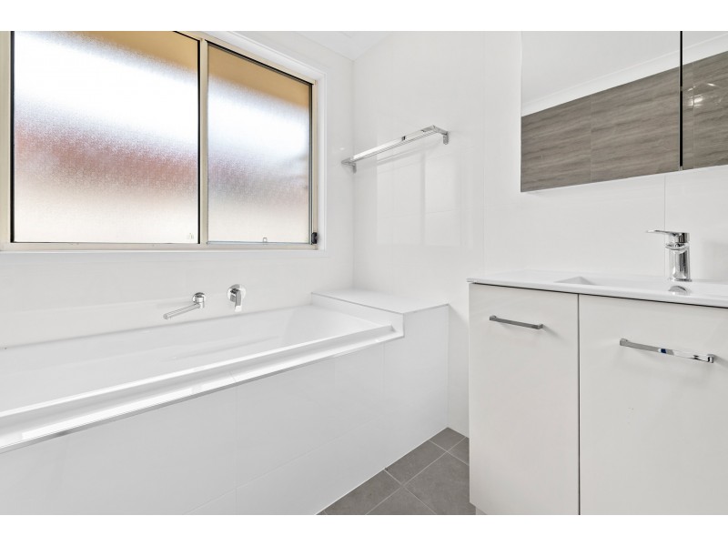 40 Glengarry Way, Horsley NSW 2530