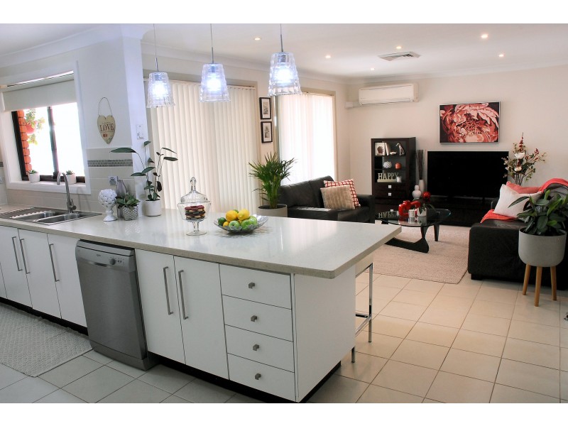 19 Lachlan Street, Bossley Park NSW 2176