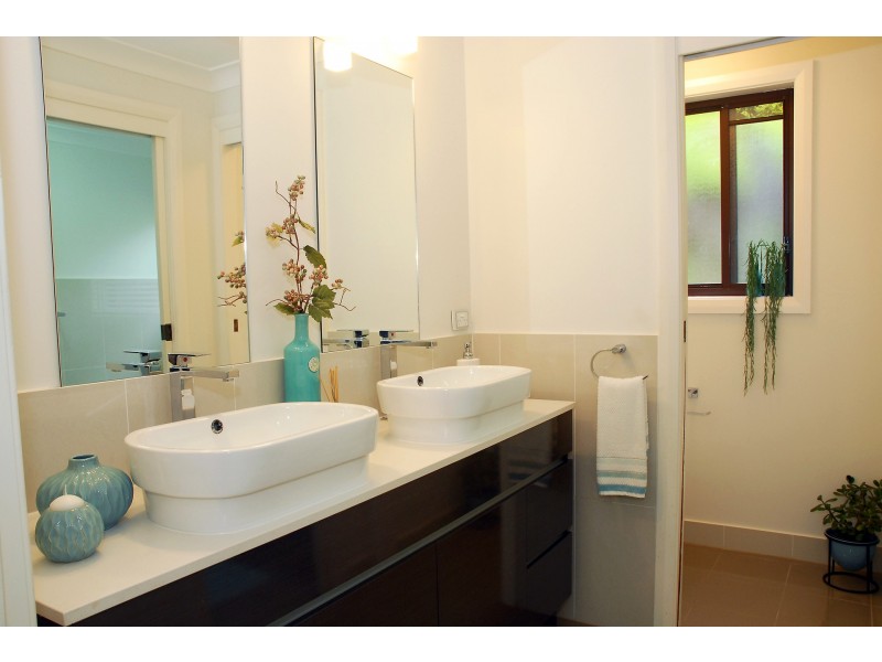 19 Lachlan Street, Bossley Park NSW 2176