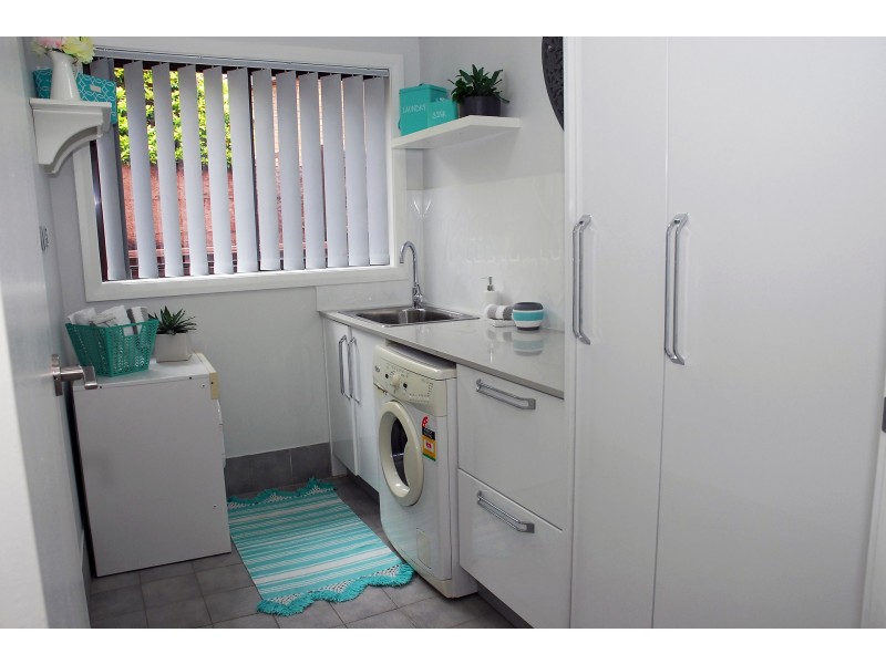 19 Lachlan Street, Bossley Park NSW 2176