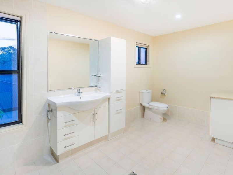 5 River Cove Place, Helensvale QLD 4212