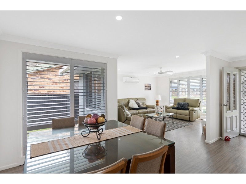 8 Palm Terrace, Yamba NSW 2464
