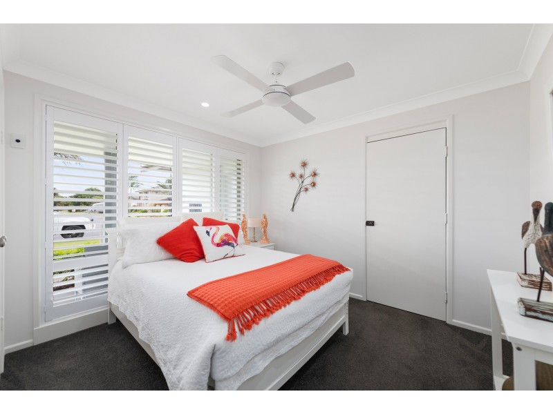 8 Palm Terrace, Yamba NSW 2464
