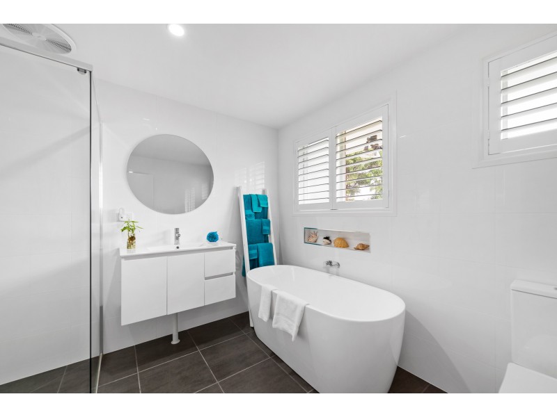 8 Palm Terrace, Yamba NSW 2464