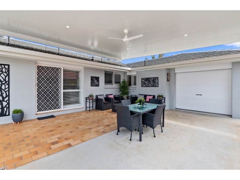 8 Palm Terrace, Yamba NSW 2464