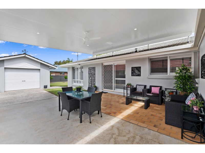 8 Palm Terrace, Yamba NSW 2464