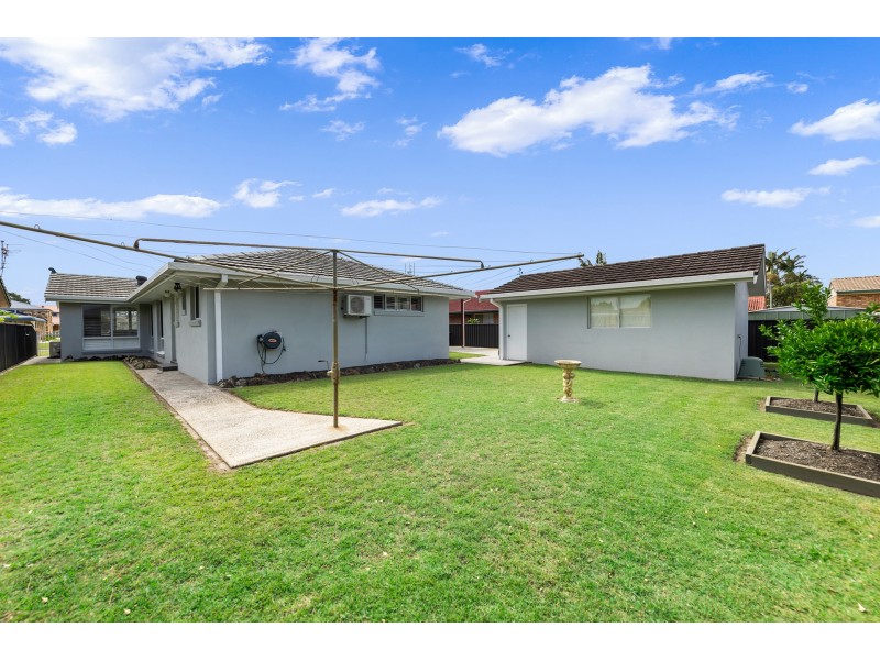 8 Palm Terrace, Yamba NSW 2464