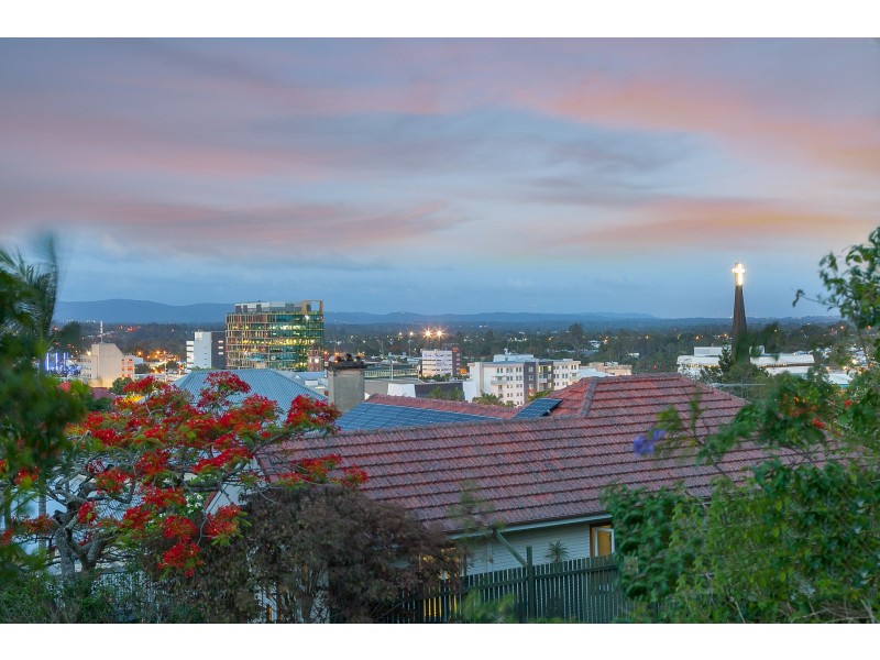 26 Ellenborough Street, Ipswich QLD 4305