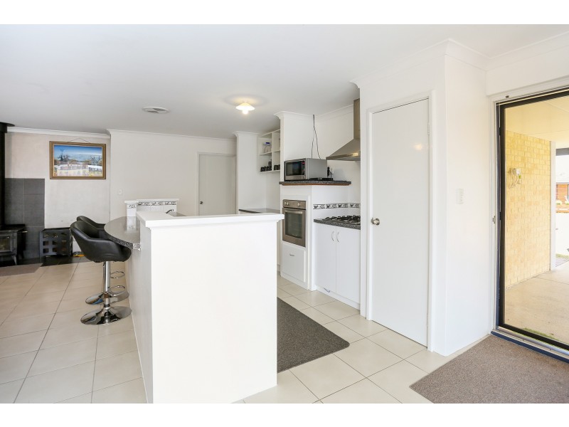 111 Barton Drive, Australind WA 6233