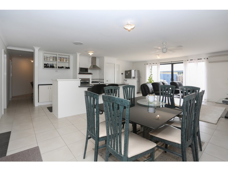 111 Barton Drive, Australind WA 6233