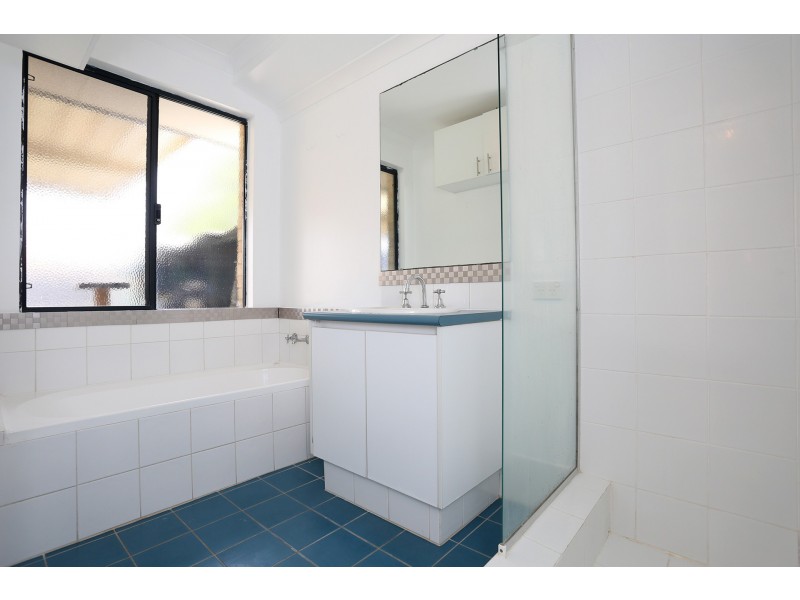 111 Barton Drive, Australind WA 6233