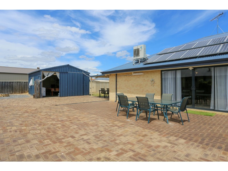 111 Barton Drive, Australind WA 6233