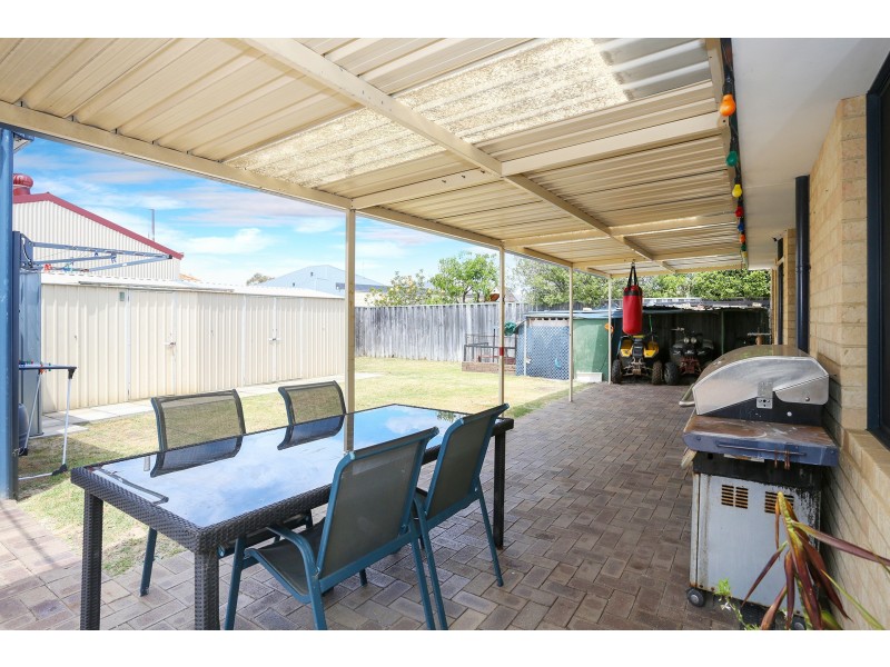 111 Barton Drive, Australind WA 6233