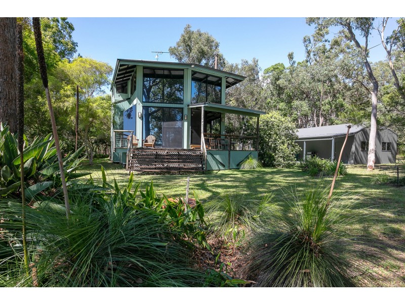 20-22 The Esplanade, Karragarra Island QLD 4184