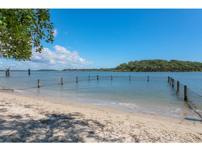 20-22 The Esplanade, Karragarra Island QLD 4184