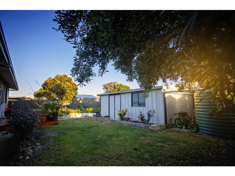 20 Flinders Street, Hopetoun WA 6348